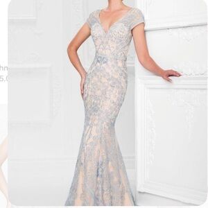 Ivonne D for Mon Cheri 117D70